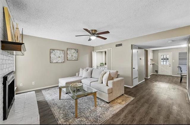 Foto principal - 2401 Long Ridge Ln