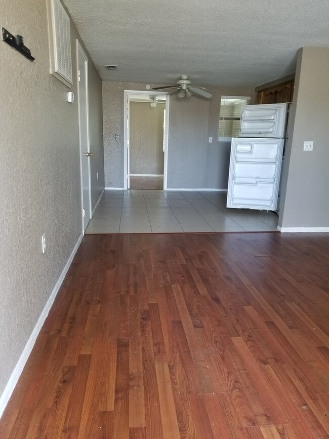 Building Photo - 5352 Poinsettia Dr