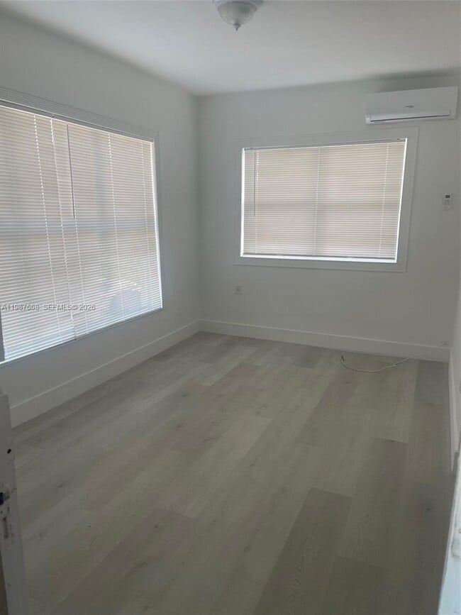 Building Photo - 1552 SW 2nd St