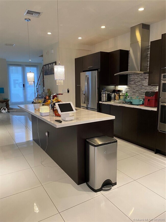 Building Photo - 6474 NW 103rd Psge 6474 Doral Fl 33178