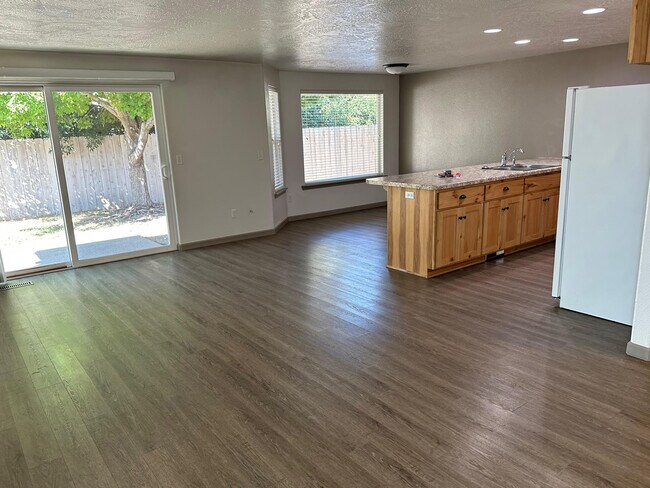 Foto del edificio - 743 Columbine Way