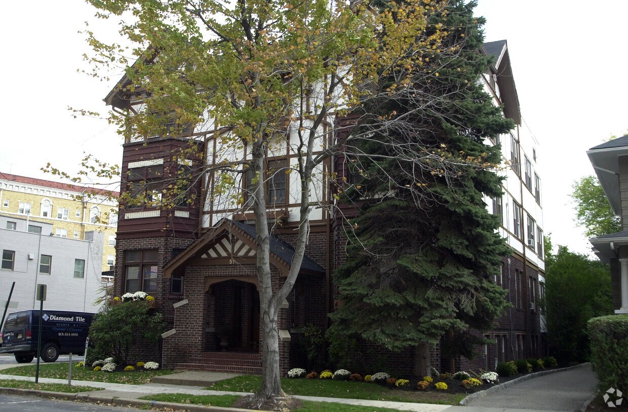Primary Photo - 51 S Park St