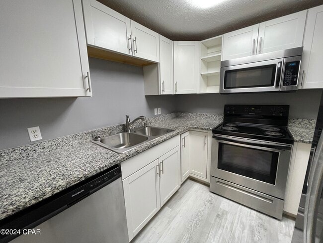 Building Photo - 816 Bradley Cir