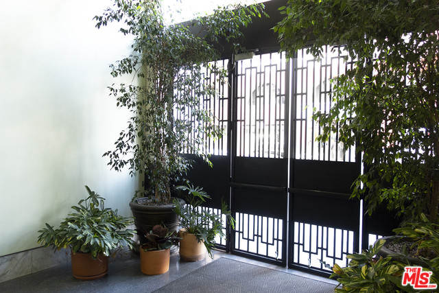 Foto del edificio - 315 W 5th St