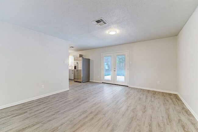 Foto del edificio - 1530 W Donovan St