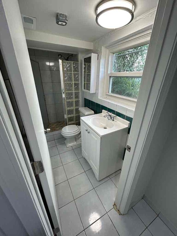 Building Photo - 5634 W Berenice Ave