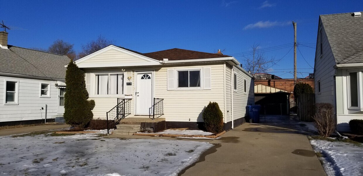 27178 Seyburn Ave, Warren, MI 48092 House Rental in Warren, MI