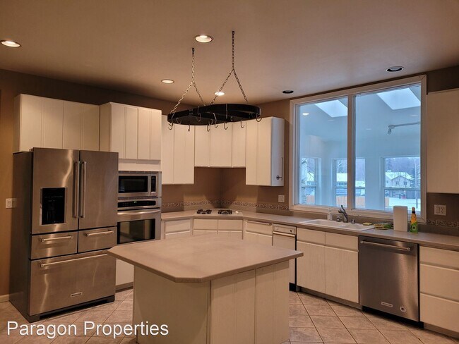 Building Photo - 4 br, 4.5 bath House - 120 Botanical Circle