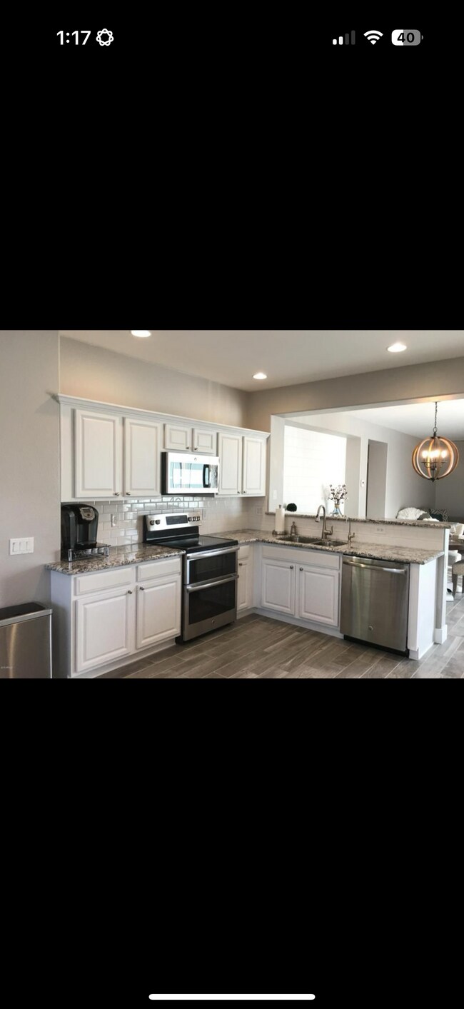 Building Photo - 896 E Cherry Hills Dr