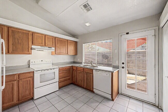 Foto del edificio - Welcome home to this charming 2-bedroom, 2-bath residence in the heart of Chandler!