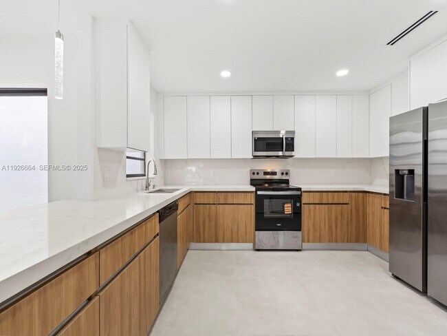 Foto del edificio - 6885 NW 169th St