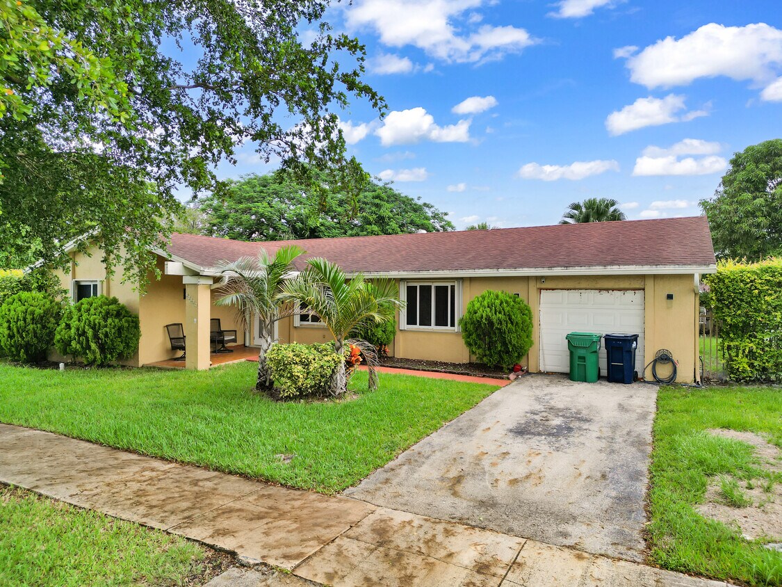 Primary Photo - 15109 SW 71st Ln
