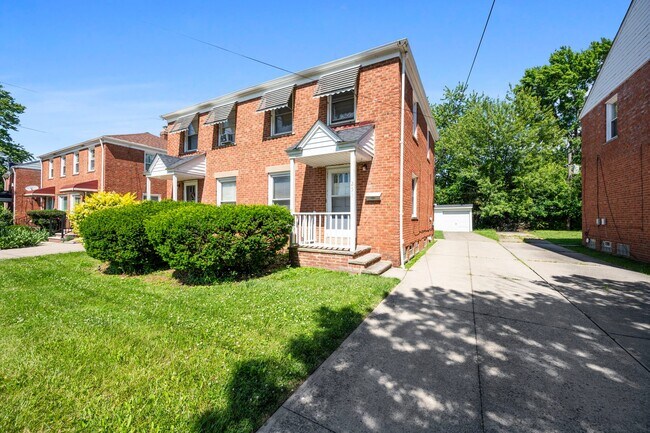 Building Photo - 253 E 250th St
