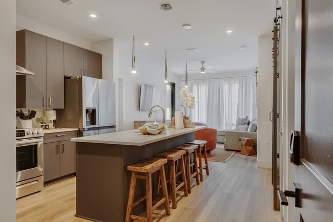 Building Photo - 303 31st Ave N