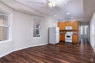 Building Photo - 544 S 49th St