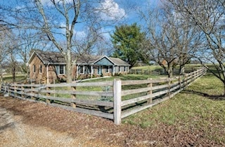 Building Photo - 1726 Lewisburg Pike