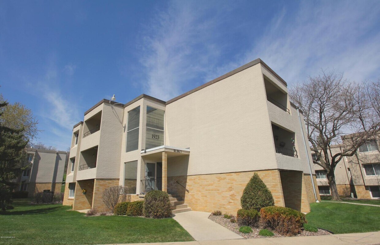 1923 Viking Dr NW Unit 25, Rochester, MN 55901 Condo for Rent in