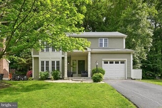 Building Photo - 12844 Valleyhill St