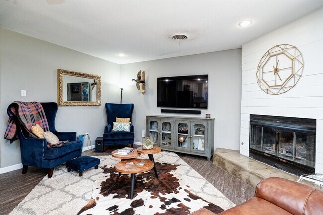 Foto del edificio - Pre-Leasing - 3 bed 2 bath