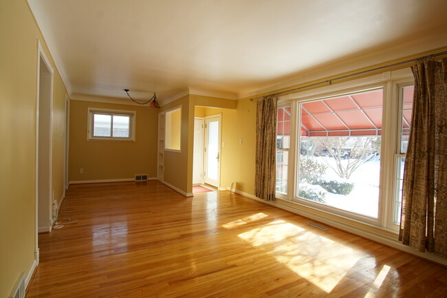 Foyer, Breakfast Nook and Living Room - 1456 Franklin Rd