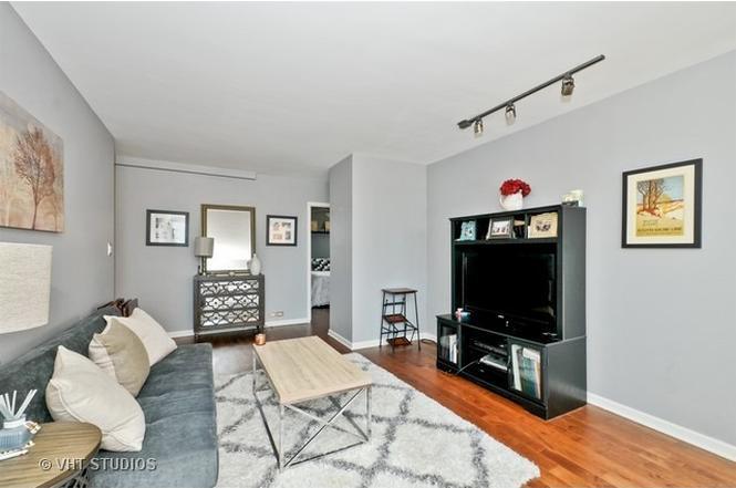 Foto principal - 3420 N Lake Shore Dr