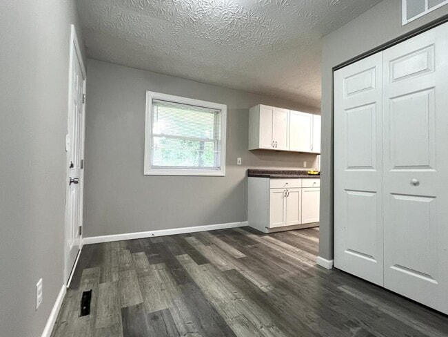 Building Photo - 77 Brookhaven Dr