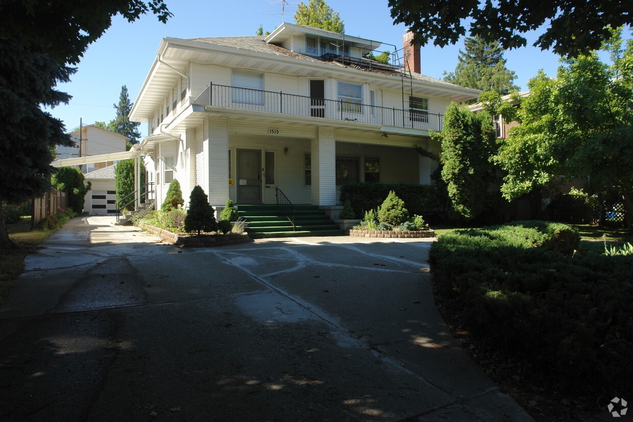 Building Photo - 1515 W 8th Ave