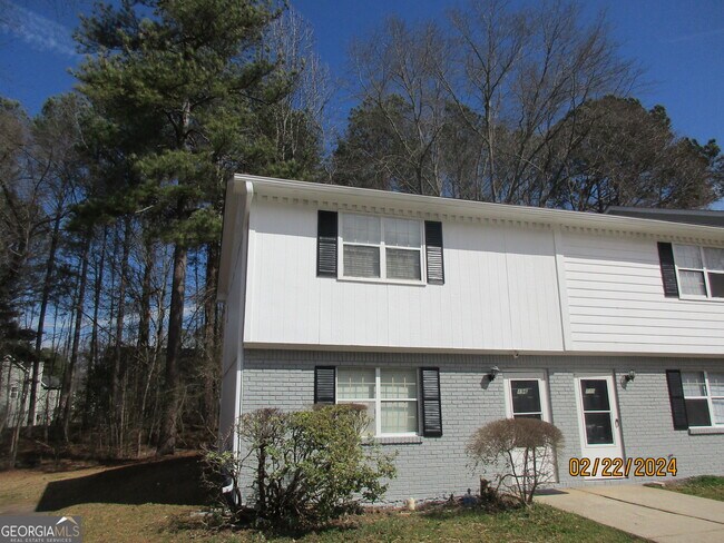 Building Photo - 200 Debbie Ln