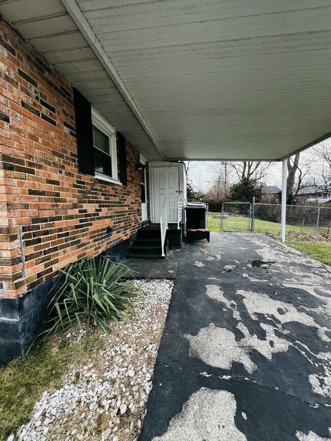 Foto del edificio - 1230 Trent Blvd