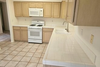 Building Photo - 40968 Schafer Pl