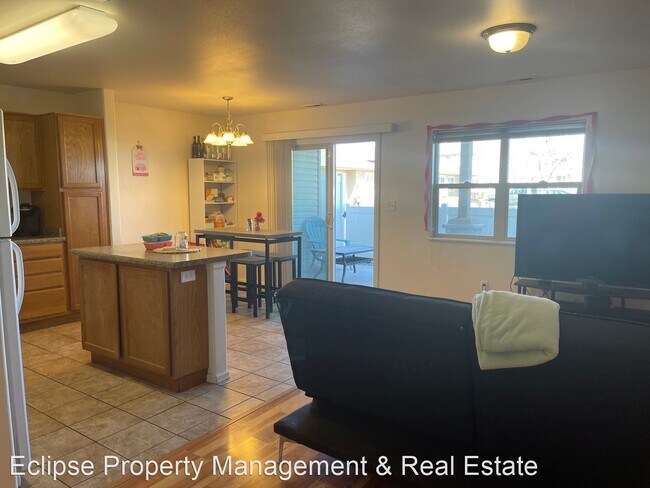 Building Photo - 3 br, 2 bath House - 2470 1/2 Theresea Lane