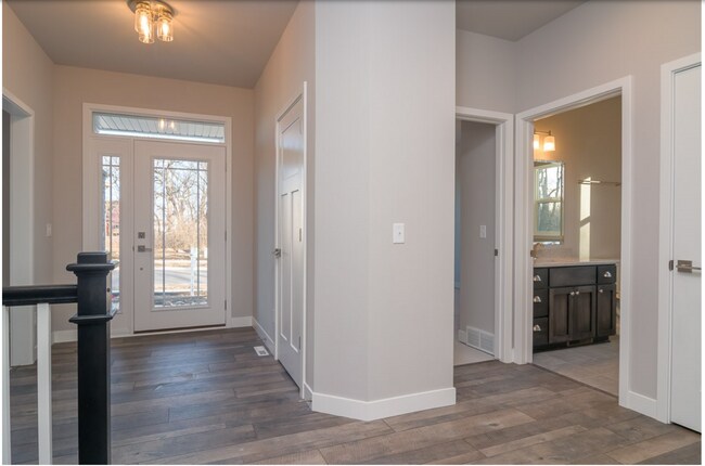 Foto del edificio - 615 Clear Pond Way
