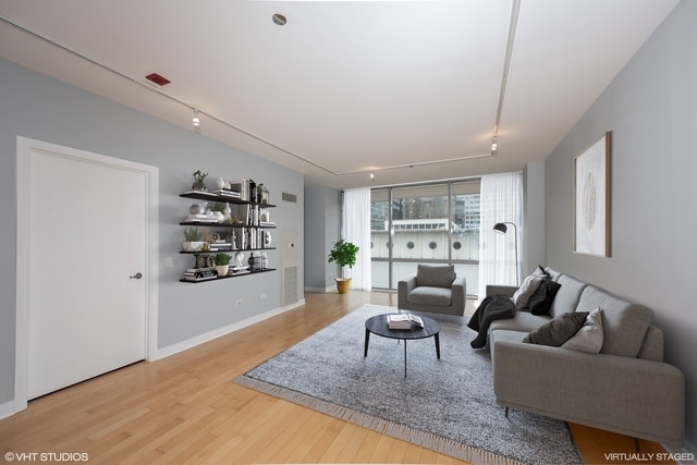 Building Photo - 8 E Randolph