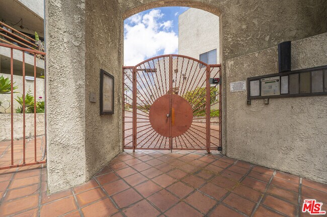 Foto del edificio - 1425 W 12th St