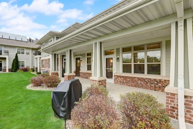 Espacio verde al aire libre - Meadow Ridge Apartments