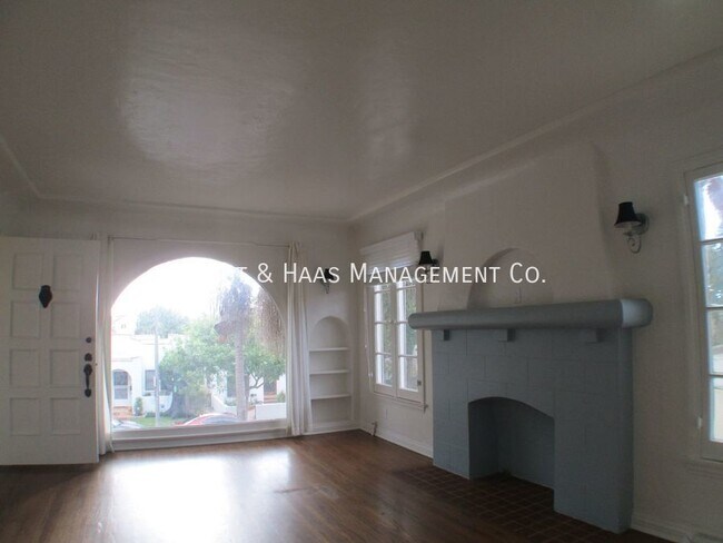 Foto del edificio - Beautiful 2 bedroom Spanish Upper in Belmo...