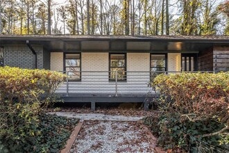 Building Photo - 1480 Loch Lomond Trail SW