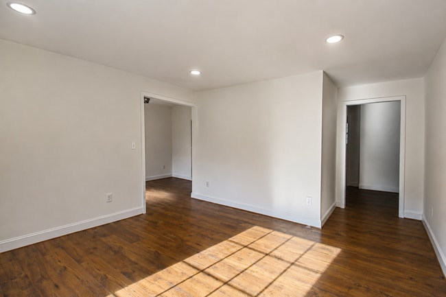 Building Photo - 826 North Dr