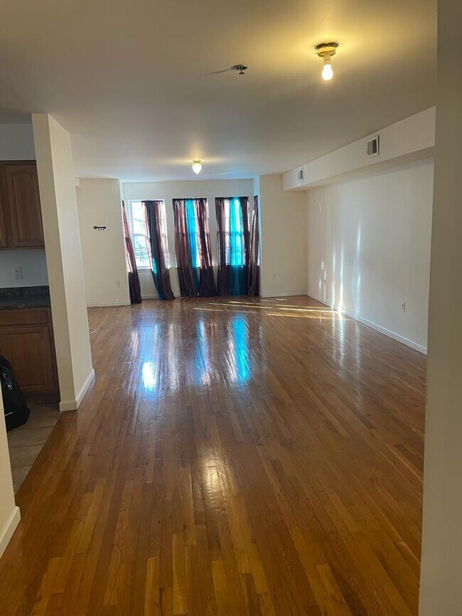 Building Photo - 202 Bergen Ave