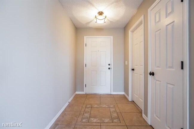 Building Photo - 4 br, 2 bath House - 2046 Knollcrest Dr