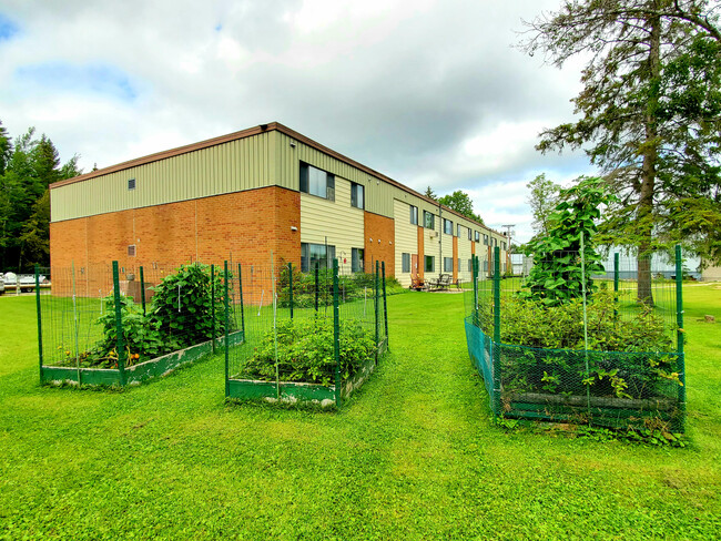 Building Photo - Condor Apartments - Section 8 community