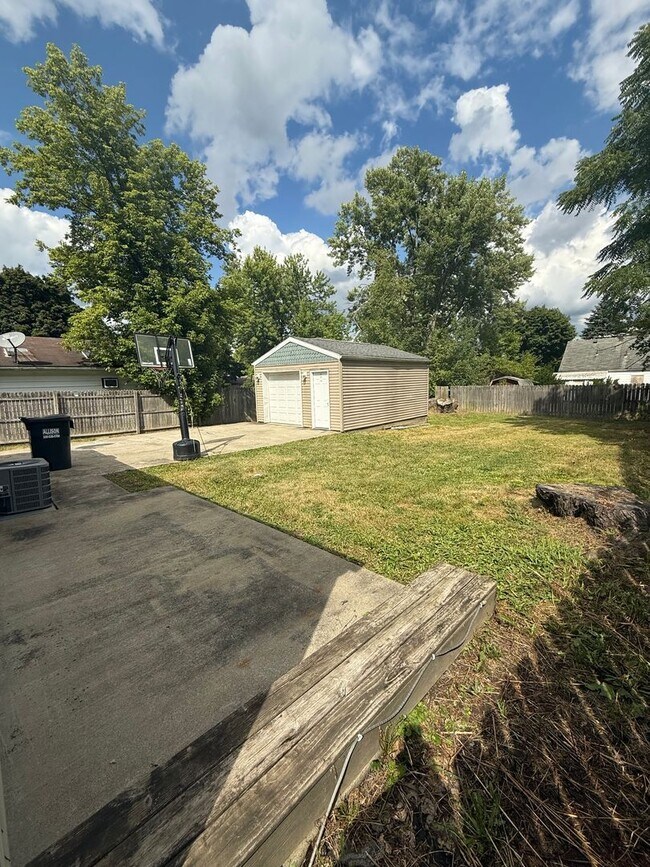 Foto del edificio - Austintown, Updated 3/4 Bedroom, 1 1/2 Bat...