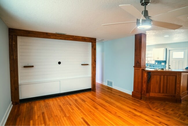 Building Photo - 601 Palm Tree Rd