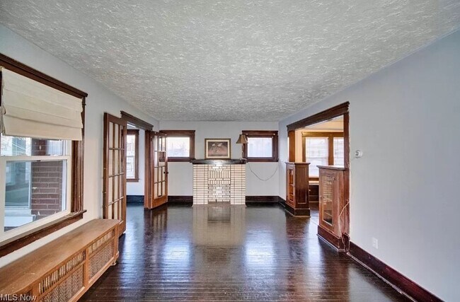 Building Photo - 2402 Elyria Ave