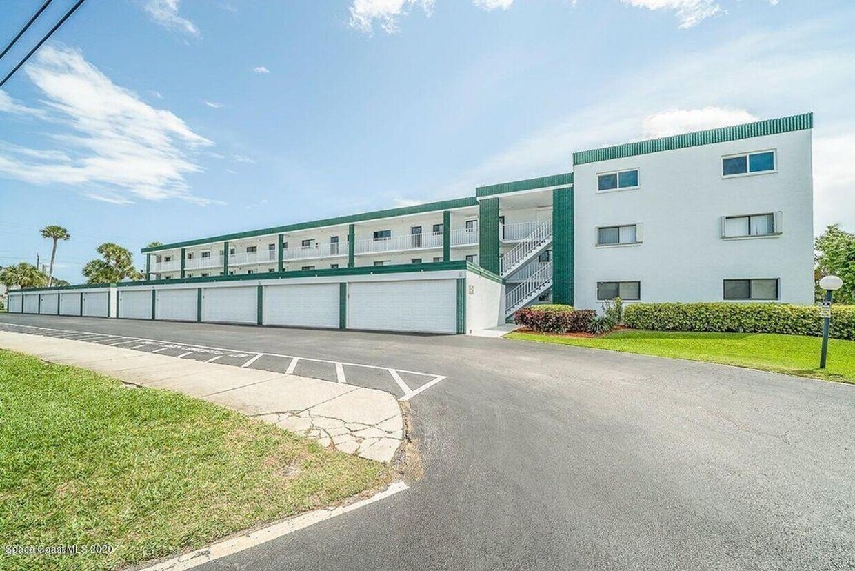 1595 N Atlantic Ave, Cocoa Beach, FL 32931 House Rental in Cocoa