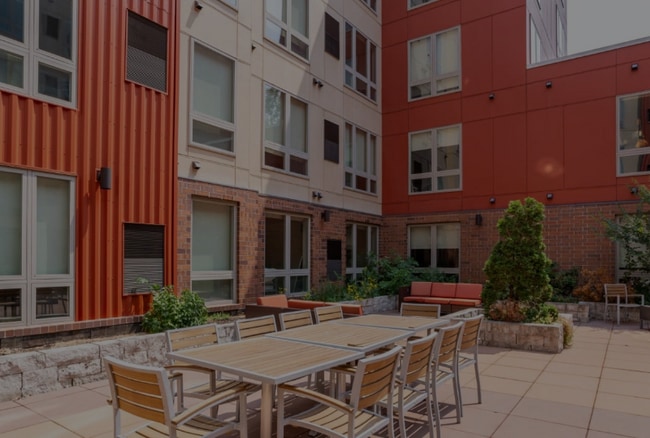 Foto del edificio - 1101 University Ave SE