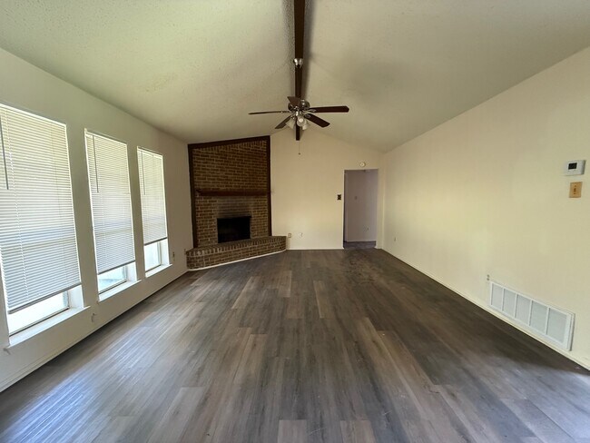 Building Photo - 508 Dogwood Trail