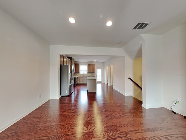Building Photo - 975 Society Cir