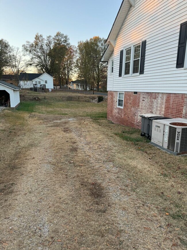 Foto del edificio - Fully remodeled, 2 bed 1 bath house, Walk to downtown Kannapolis!