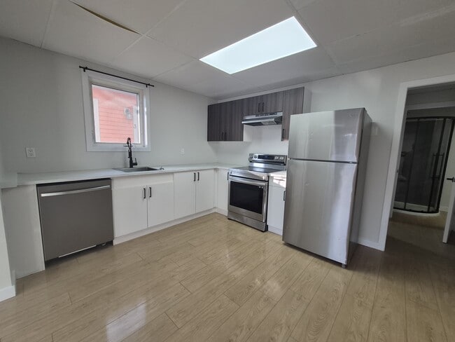 Building Photo - 10535 Rue Principale